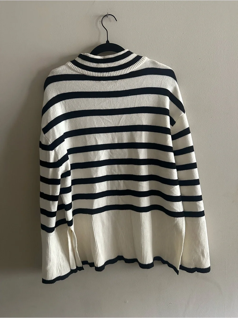 Zesica White Knit Top with Black Trim Size L
